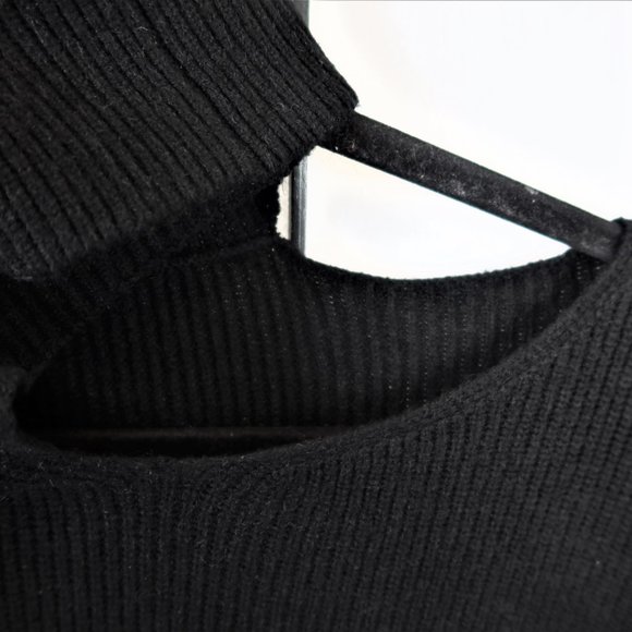 LOVESTITCH Black Asymmetrical Off Shoulder Turtle Neck Sweater Size Large - Picture 9 of 11